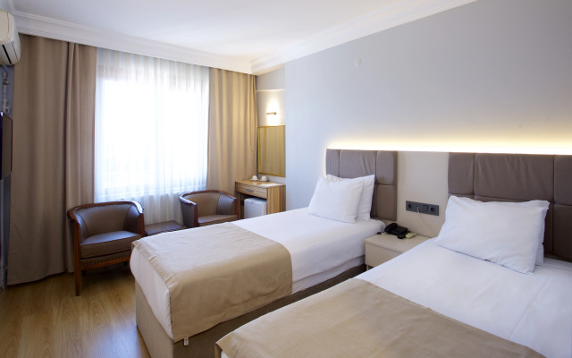 Grand Ant Hotel