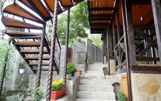 Shale U Morya Guest house