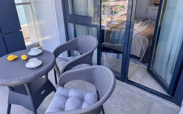 Kaskad 2 Na Pervoy Beregovoy Linii Flat