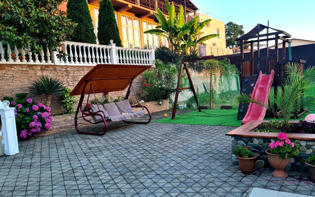 Russkaya Skazka Guest House