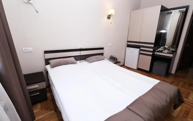 Tigran Mets Hotel