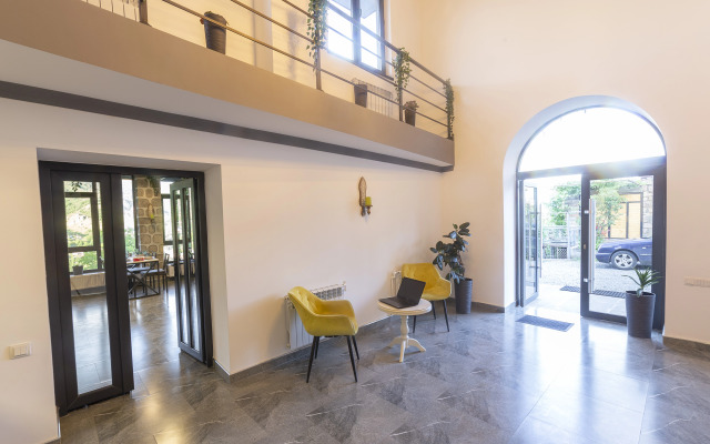 Popock Goris Guest House