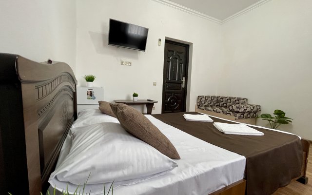Korol Lev Guest House