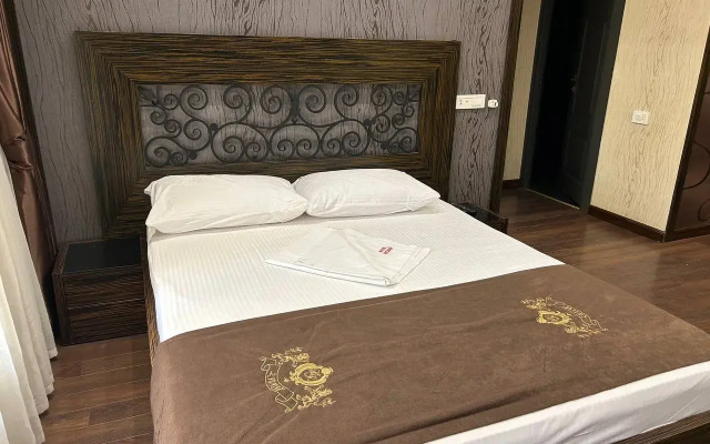 Отель Roma Yerevan & Tours