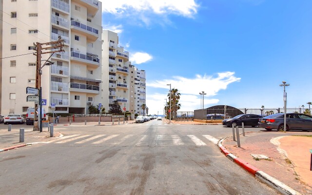 Charming 3 Bdr Sea View Bat Yam #B5 Apartments