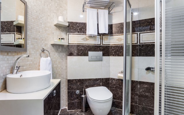 Ayhan Hotel