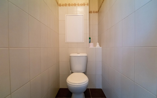 V otlichnom rayone na troikh Apartments