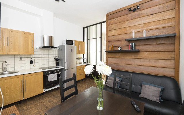 Апартаменты PolyanaHome - видовая спальня с балконом