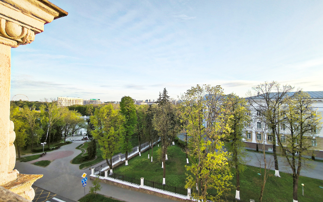 Tsentr Legendarny Dom Pod Shpilem | Ogromnaya Tryoshka Apartments