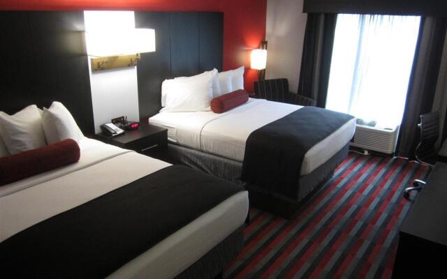 Отель Comfort Inn & Suites