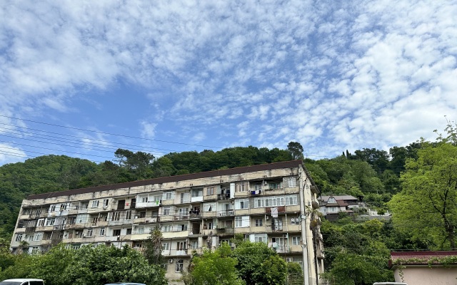 V Sinope Ryadom S Peschanym Plyazhem Flat