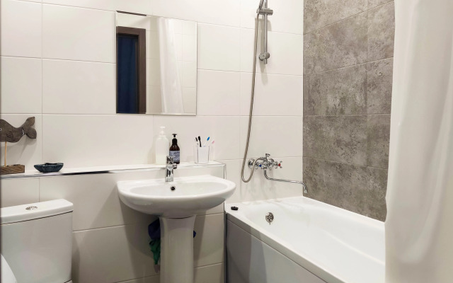 Studiya s panoramnym vidom na ozero Set Yokhoum Flat