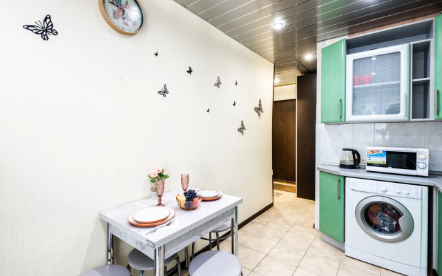 Natali na Metro  Sevastopolskaya prostornye Apartments