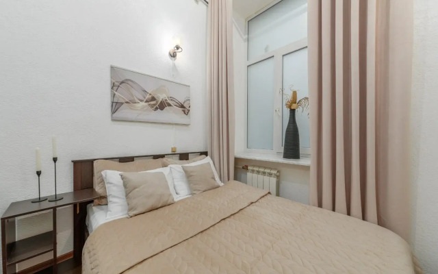 Апартаменты 4 спальни на Владимирском 7