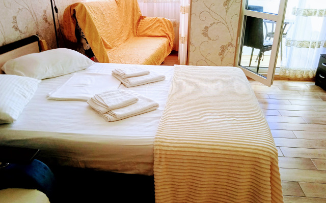 Ryadom S Naberezhnoy Flat