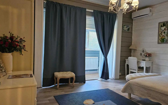 Uyutny "Zhiva" Private House