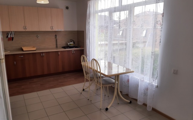 V Chastnom Sektore Furnished Rooms