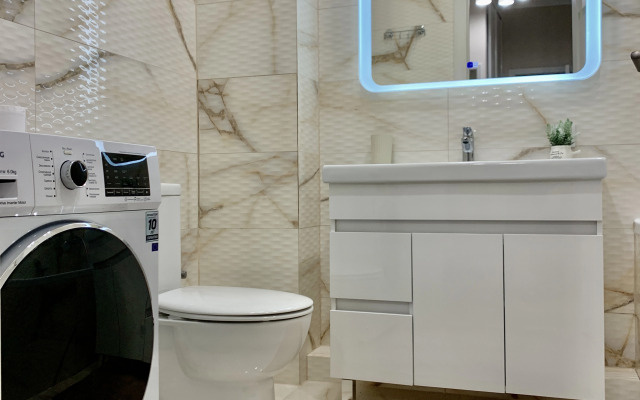 U Muzeya Yantarya Flat