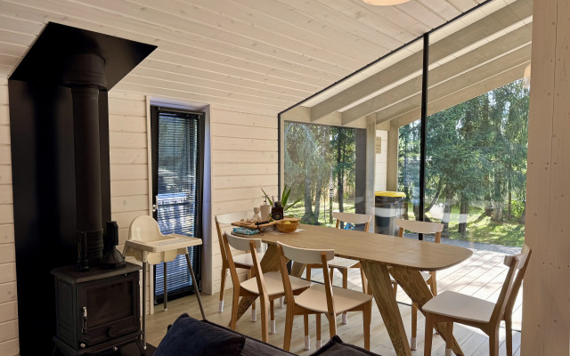 Частный Дом с Верандой в Лесу