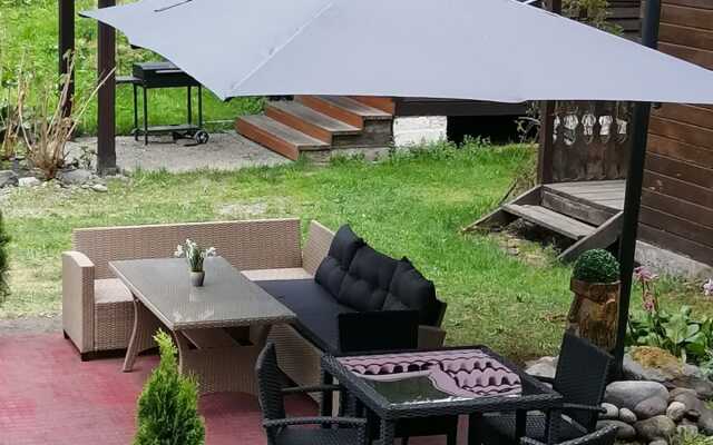 U Dachnyij Guest House