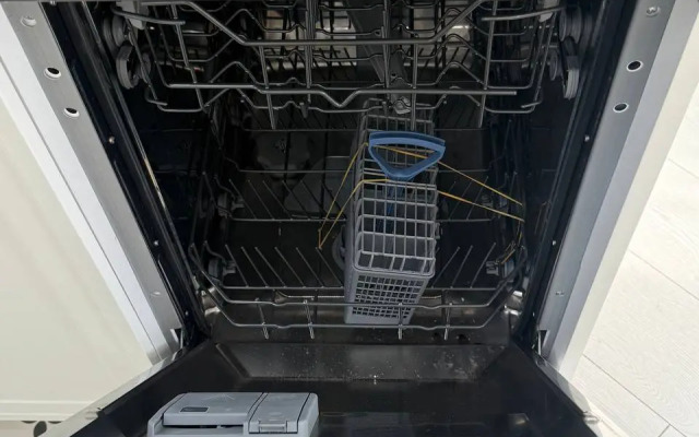 Svetlaya Uyutnaya Dvukhkomnatnaya Vozle Metro Flat