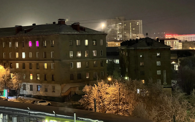 Tryokhkomnatnaya S Razdelnymi Spalnyami I Balkonom Flat