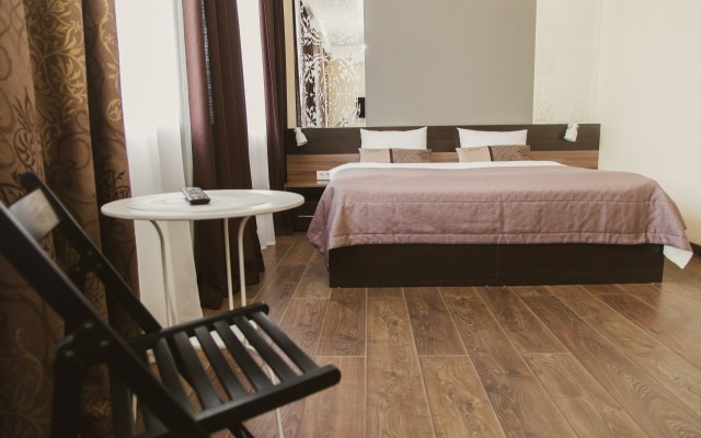 Alekses Hotel