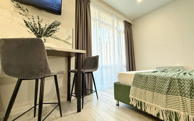 Апартаменты с балконом. 3 минуты до пляжа. Для четверых гостей.