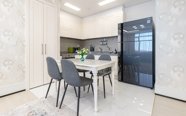 Apartamenty Sovremennaa Svetlaa v Odnom iz Prestiznyh Zilyh Kompleksov Goroda