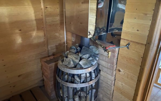 Частный дом у речки для семейного отдыха