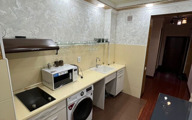 Na Prospekte Tauke Khana 33/3 Apart Hotel