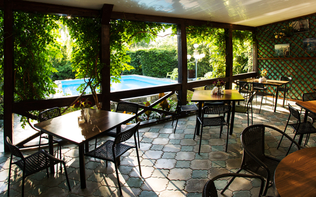 Izumrudnyij Guest House
