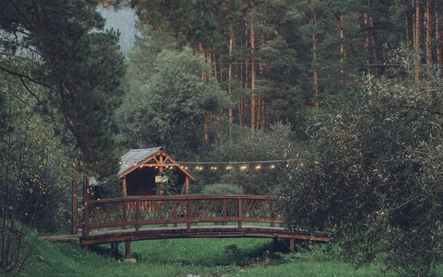Derevnya Berendeevka Hotel