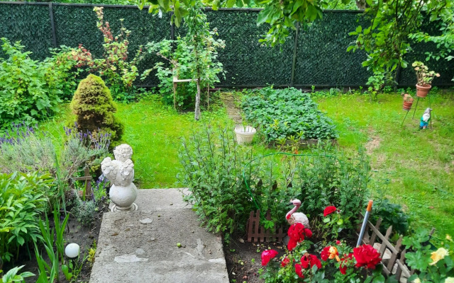 Квартира 2-х комнатная с выходом в сад