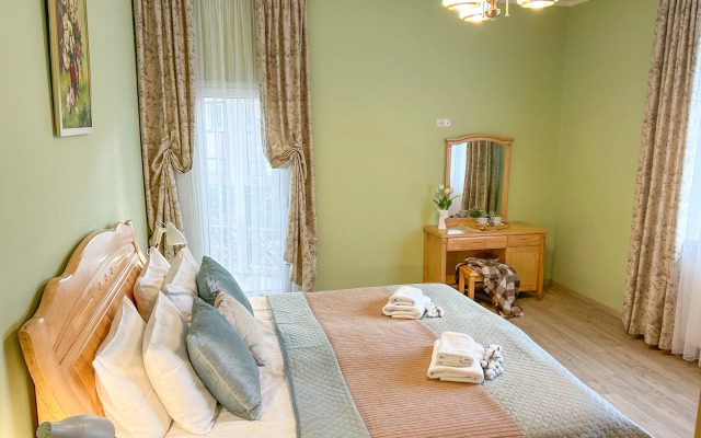 Апартаменты Сан Сити 32  в коттедже