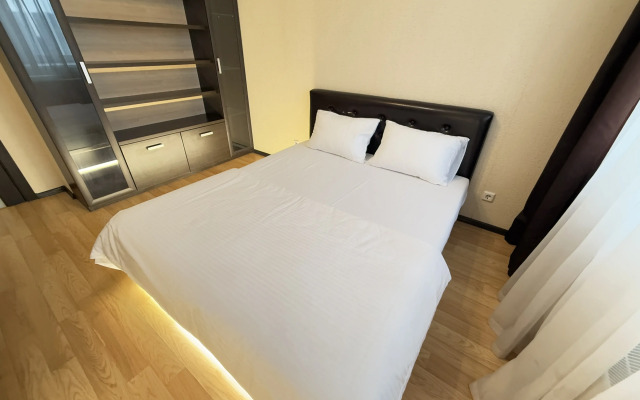 Tut Khorosho Na Surikova 53a 6 Flat