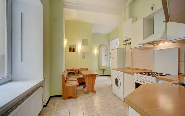 Апартаменты у площади Восстания