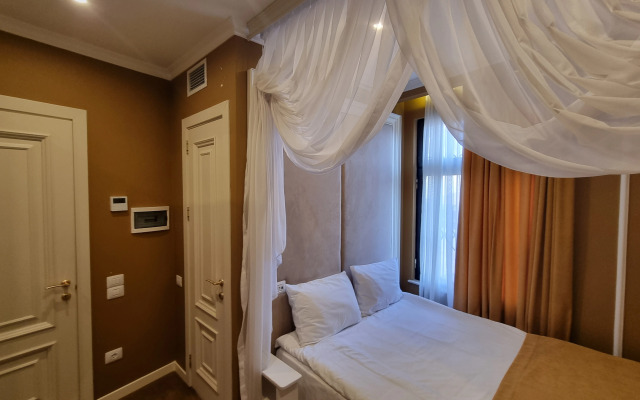 Seven Beauties Hotel