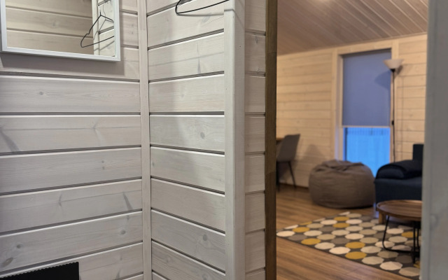 Частный дом на поляне