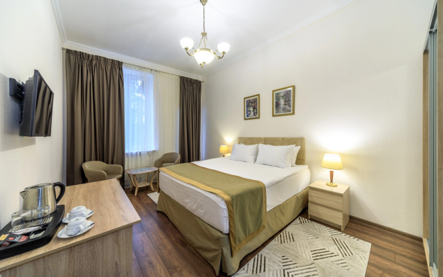 Los' Hotel