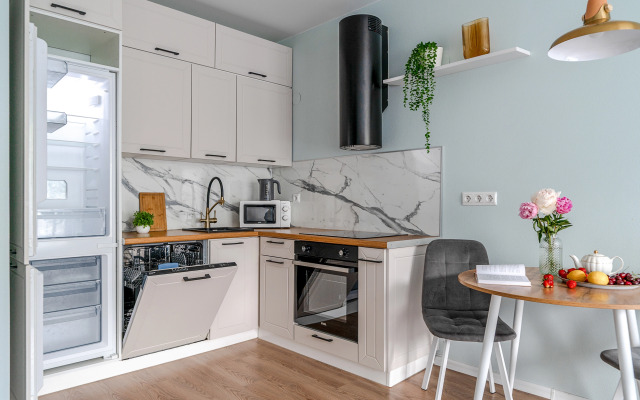 Yevro-2 U Metro Lesnaya Flat