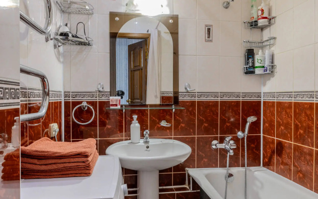 3-K po Priyatnoy Tsene Ryadom s Naberezhnoy Flat