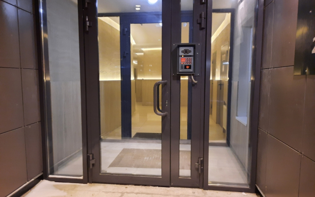 Три квартиры на Сахарова 2