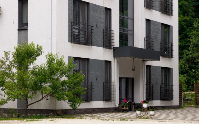 Goryi Apartments