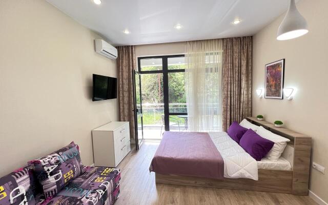 4Kh Mestnaya Studiya s Basseynom Apartments