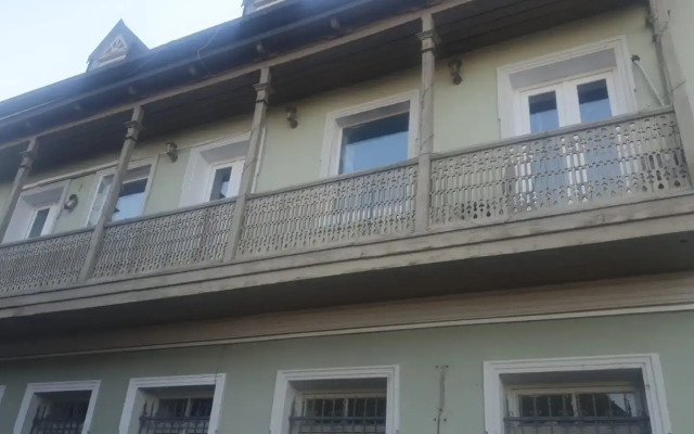 Dom Apartments