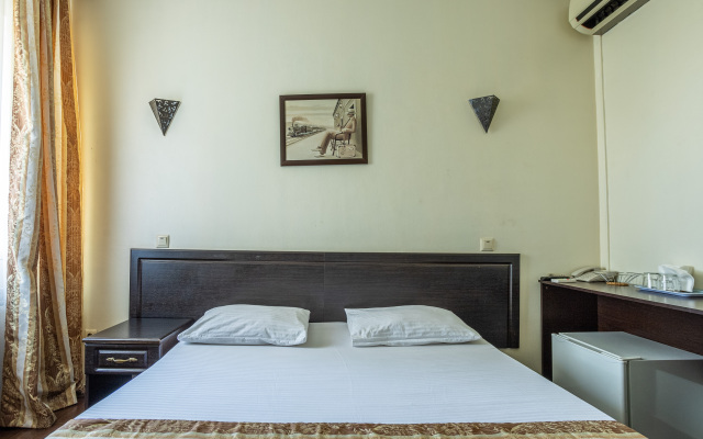 Marton Dona Hotel