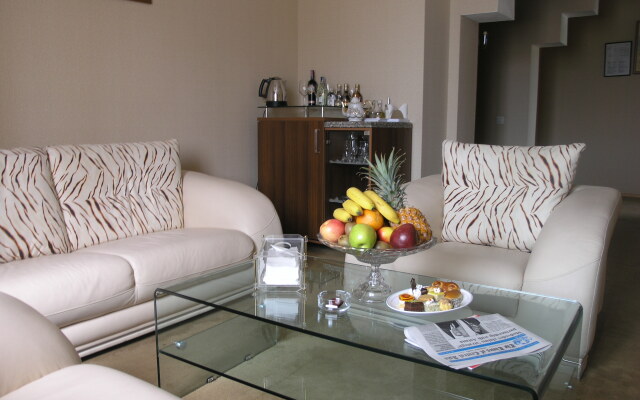 Golden Dragon Hotel & Spa