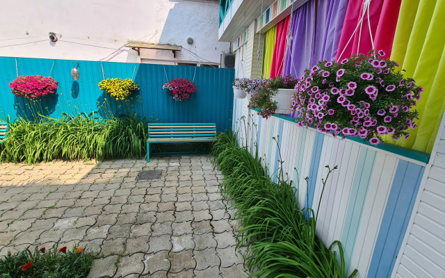 Uyut Loo Guest House