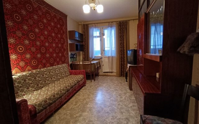 3 Otdel'nyye Spal'ni i Kukhnya Flat